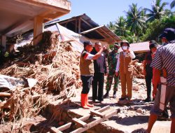Bupati Yasti, Tinjau Lokasi Bencana Banjir di Batu Merah