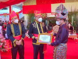 Pemkab Bolmong Terima Penghargaan Penurunan Stunting, di HUT Sulut ke-57