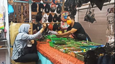 BPBD Sitaro Bagikan Ribuan Masker di Pasar dan Pelabuhan