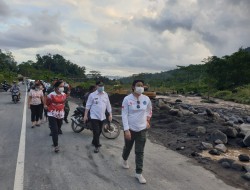 Bupati Sitaro Pantau Kondisi Jalan Terdampak Banjir Lahar Dingin Gunung Api Karangetang