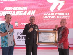 Kapolda, Wakapolda Sulut dan Enam Perwira Terima Award PWI Sulut 2023