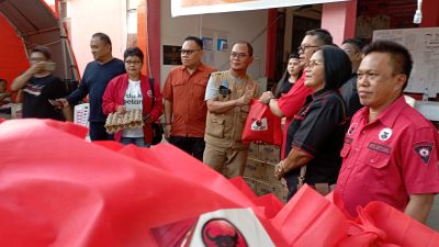 Ratusan Paket Sembako di Serahkan DPC PDI Perjuangan Bitung di Posko Bencana Alam