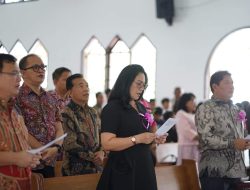 Penjabat Bupati Kumendong dan Sekda Watania Hadiri Ibadah HUT Ke-61 Jemaat GMIM Moria Sasaran