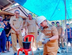Peletakan Batu Pertama, Penjabat Bupati Sirajudin Lasena Kebut Proyek Pembangunan RTLH di Tiga Kecamatan