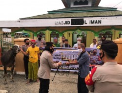 Polres Bolmong Sumbang Hewan Qurban di Masjid Desa Toruakat