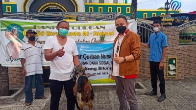 FIFGROUP Tebar Kurban 373 Kambing dan 3 Sapi di 235 Titik se-Indonesia