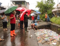Hujan Deras Cek Anak Sungai, Walikota Temukan Tumpukan Sampah