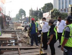 Tinjau Beberapa Lokasi Perbaikan Drainase, Walikota: Jangan Buang Sampah Sembarangan