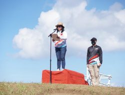 Pemkab Sitaro Gelar Upacara Unik dan Bagi Bantuan di Pulau Makalehi