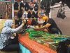 BPBD Sitaro Bagikan Ribuan Masker di Pasar dan Pelabuhan