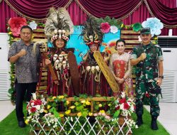 Kunjungan Perdana di Manado, Kasad dan Ketua Umum Persit Didaulat Memakai Baju Adat Kabasaran
