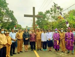 Antusias Warga, Salib Paskah Nasional Kini Tiba di Kecamatan Rainis