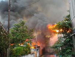 BREAKING NEWS: Kebakaran terjadi di Jalan Kembang