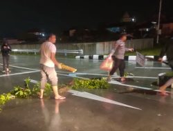 Personil Gabungan Polres Bitung Berhasil Bubarkan Aksi Pemblokiran Akses Jalan