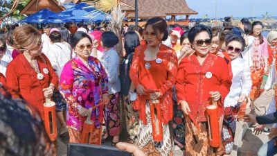 Dekranasda Bitung Turut Ramaikan Parade Kebaya Goes to UNESCO