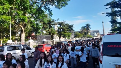Ratusan Mahasiswa Unima Ikuti Jalan Sehat Bersama BUMN