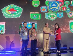 Pj Bupati Sangihe dr Rinny Tamuntuan Terima Penghargaan UHC Award Dari Wakil Presiden RI