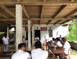 Rapat Perangkat Desa Rumengkor Induk, Mamuaja: Butuh Kerja sama dari Seluruh Anggota Masyarakat