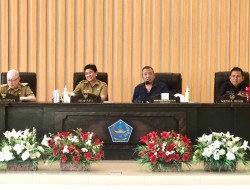 Bupati Sitaro Sampaikan Kebutuhan Daerah Saat Menyambut  Kedatangan Anggota DPR RI Bersama Pejabat Kementrian