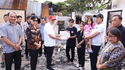 Serahkan Bantuan Bagi Korban Kebakaran, ROR Imbau Masyarakat Lebih Berhati-hati