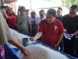 Jemmy Kumendong Sidak Pasar Tondano, Pantau Harga dan Ketersediaan Bahan Pangan
