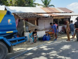 Pj. Bupati Bolmut Salurkan Bantuan Air Bersih di Tengah Krisis Kemarau