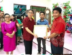 Pj Bupati Joi E.B Oroh Meriahkan Natal Pertamanya di Biaro, Apresiasi Tinggi untuk Masyarakat