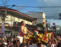 Masyarakat Kota Manado Tumpah ruah di Area Pecinaan Calaca Kota Manado