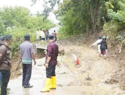Pj Bupati Bolmut Tinjau Lokasi Longsor Bersama Banjir di Desa Tanjung Siduoa dan Tuntulow