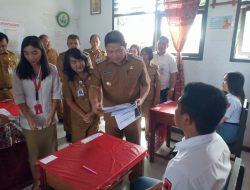 Pj Bupati Jemmy Kumendong Buka Naskah Ujian Akhir Sekolah di SMA 1 Kakas