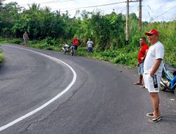 Semangat Gotong Royong, Masyarakat dan Pemdes Rumengkor Kerja Bakti di Dua Ruas Jalan Ini