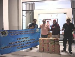 PWI Bolmut Serahkan Bantuan kepada Korban Banjir dan Tanah Longsor di Gorontalo