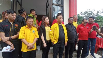 Ratusan Masa Pendukung Dampingi Erwin Wurangian Sambangi Kantor DPC PDI Perjuangan Bitung