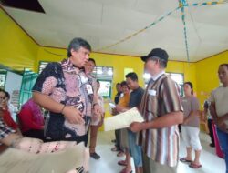 Digelar Kantor Pertanahan Sangihe, Pj Bupati Albert Wounde Serahkan 300 Sertifikat Tanah di Kampung Utaurano