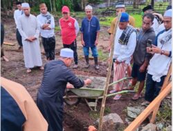 Bupati SJL Lakukan Subuh Berjamaah dan Peletakan Batu Pertama Asrama Santri di Ponpes Kaydupa