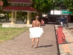 Warga Boroko Dihebohkan Pria Telanjang di Trottoar Alun-Alun, Ternyata ODGJ