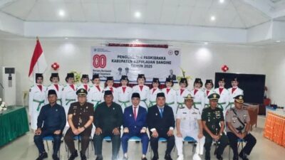 Malam Sakral di Tahuna, 30 Paskibraka Sangihe 2025 Resmi Dikukuhkan Bupati Michael Thungar