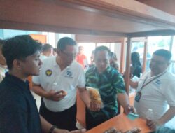 Semangat Entrepreneurship: Rektor Borong Dagangan Mahasiswa, Lomba Line Dance Heboh