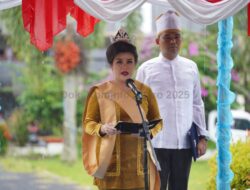 Bupati Sitaro Kenakan Pakaian Adat Saat Pimpin Upacara HUT ke-61 Provinsi Sulut di Tengah Hujan