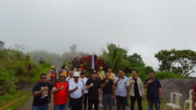 Jalan Puncak Lose Mulai Dikerjakan Setelah 7 Tahun Tabiar,Bupati Sangihe Michael Thungari Mengawali Pekerjaan Dengan Pengecoran Jalan
