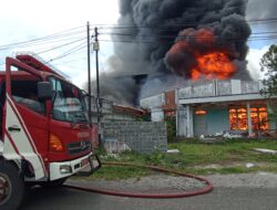 Tiga Bangunan di Madidir Ure Hangus Terbakar, Satu Diduga Menyimpan Ratusan Tumpukan Kain
