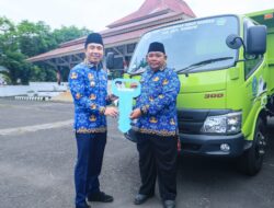 Bupati Sangihe Michael Thungari Serahkan 2 Dump Truck, 3 Motor Sampah, 1 Unit Kontainer Sampah Dan 1 unit wheel loader