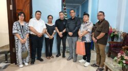 Rektor Unima dan Jajaran Sampaikan Dukacita Langsung di Rumah Duka Mahasiswi