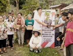 Puluhan Bibit Pohon Buah Mendarat di Aertembaga, Denny Liemitang Serap Aspirasi Warga