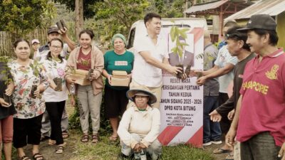 Puluhan Bibit Pohon Buah Mendarat di Aertembaga, Denny Liemitang Serap Aspirasi Warga