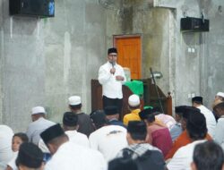 Safari Ramadhan di Padang Barat, Bupati Boltara Serahkan Sembako dan Al-Qur’an