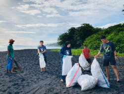 Batuputih Bawah Kompak Bersihkan Lingkungan Sekitar, Lawan Sampah Plastik
