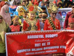 HUT -19 Boltara : Ribuan Peserta Karnaval Budaya Nusantara Padati LKB